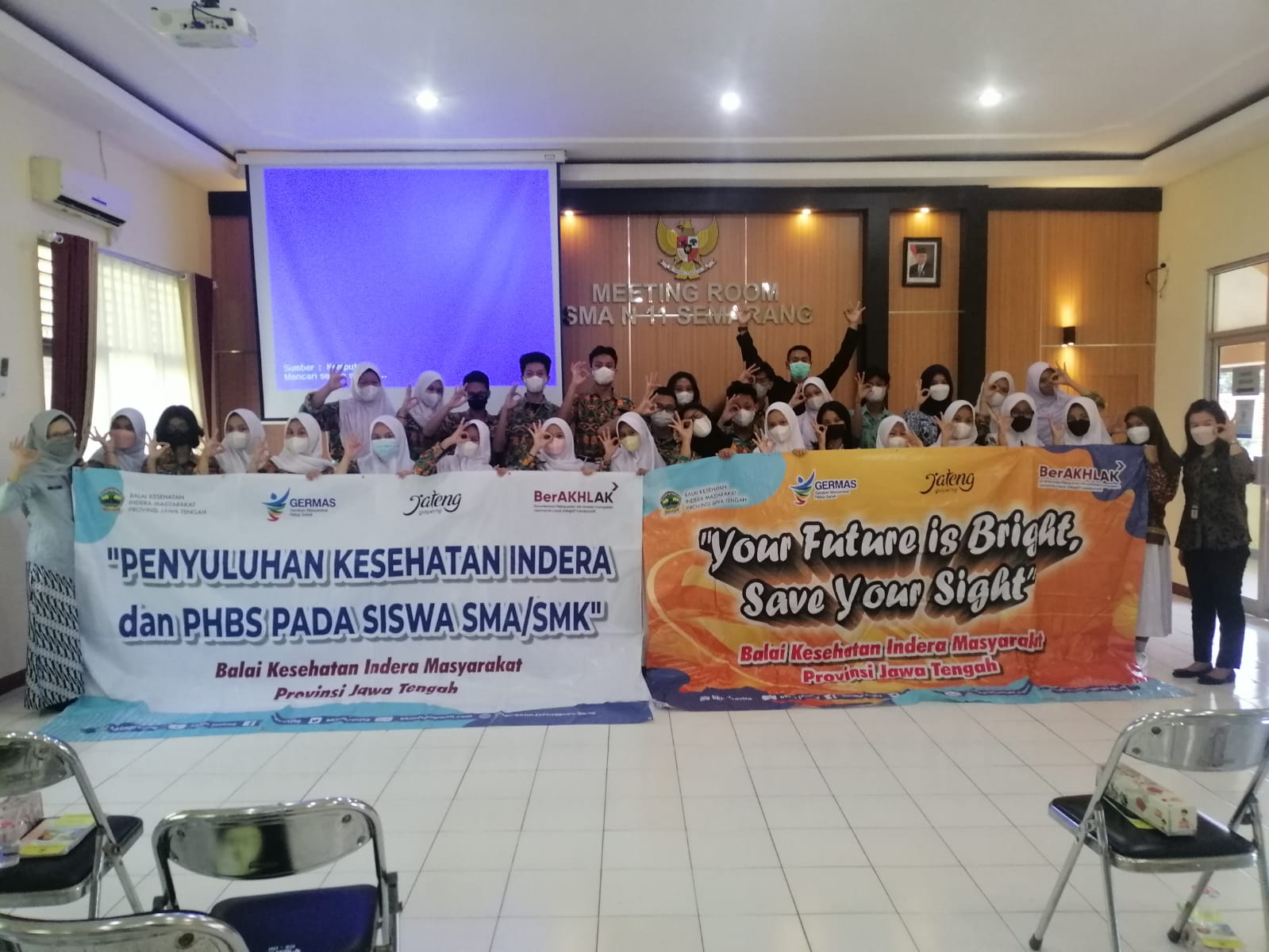 Penyuluhan Kesehatan Indera dan PHBS pada Siswa SMA di Semarang